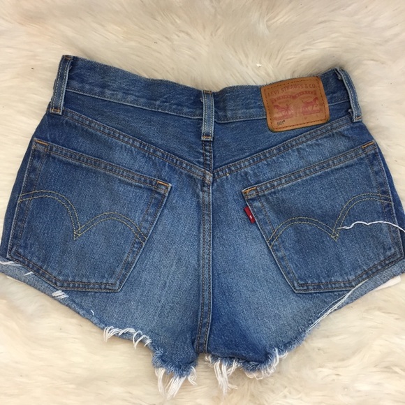 Levi's 501 Shorts 24 - Picture 4 of 7